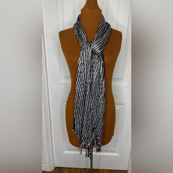Black Gray Metallic Thread Fringed Scsrf - Picture 1 of 7